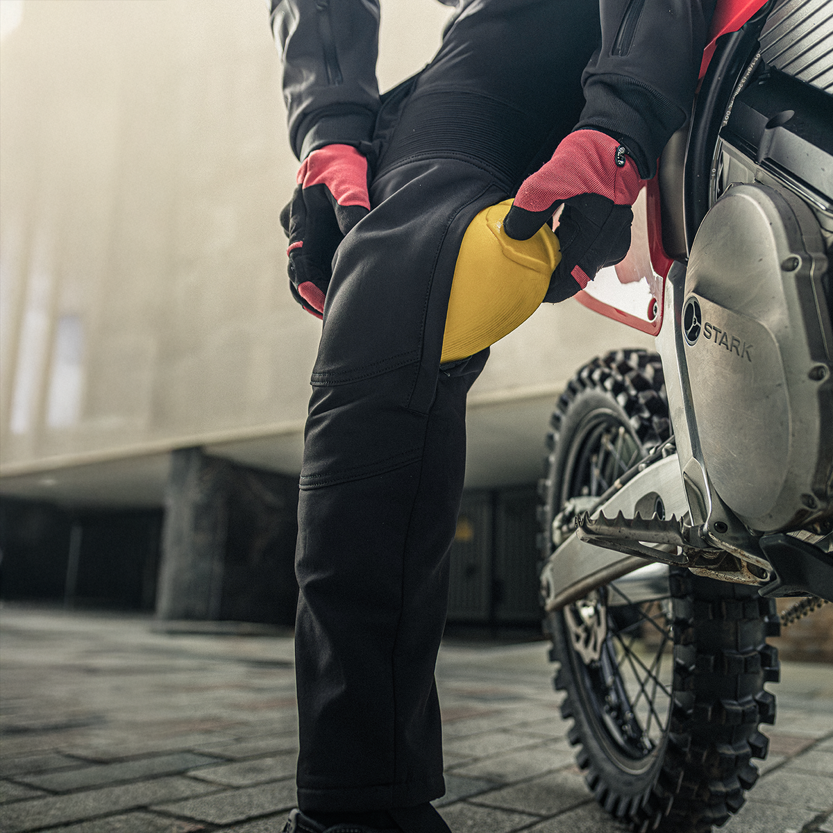 WH05DAT Armoured Cargo Pants